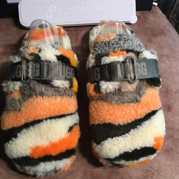 UGG NIB AUTHENTIC FLUFF IT CALI COLLAGE OLIVE UNISEX SLIPPERS - Picture 6 of 16